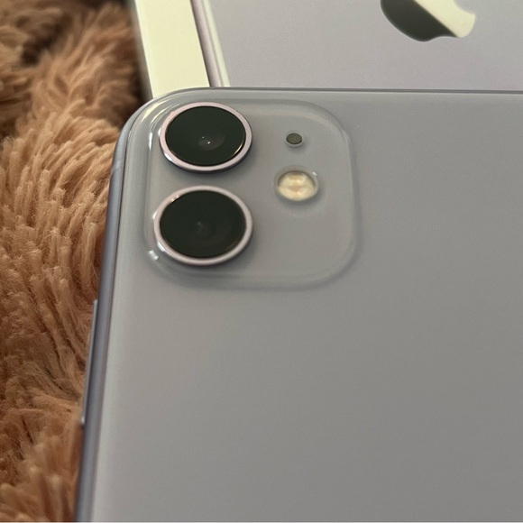 Apple iPhone 11 Purple 64gb Unlocked - Picture 3 of 13